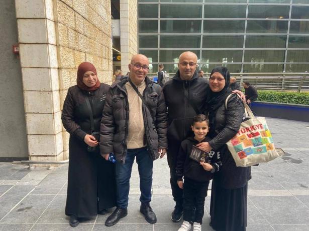 وصول المحامي فريد أبو فرخ من باقة ورائد وتد وعائلته من جت إلى البلاد سالمين