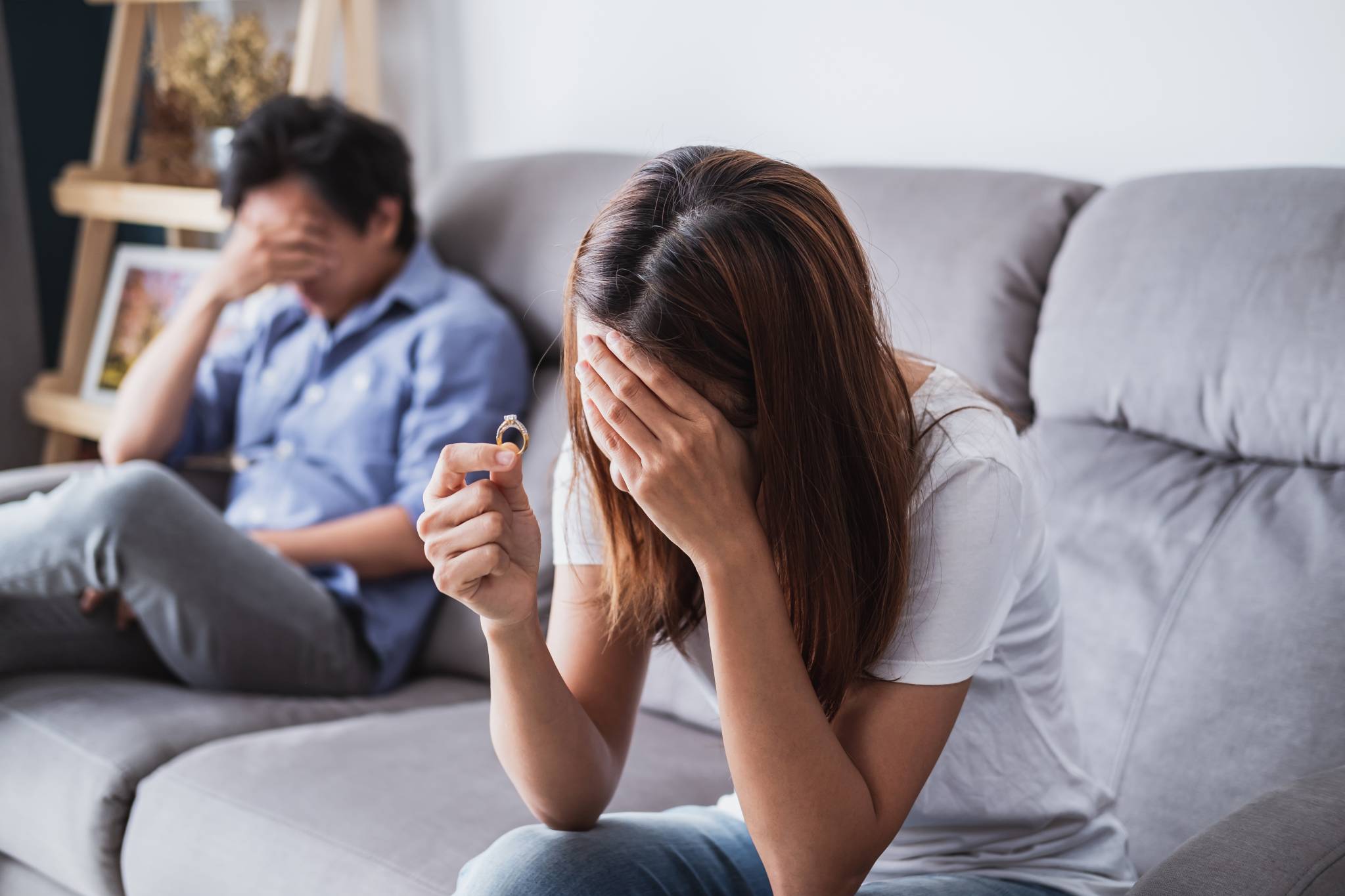 كيف يمكن للوالدين العيش في بيت واحد مع انفصال عاطفي لأجل أطفالهم؟