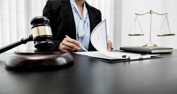 في يوم المرأة العالمي| ما تأثير خطة الإصلاحات القضائية جندريًا؟
