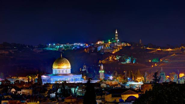 تجهيزات الناشطين وأهالي البلدة القديمة في القدس لاستقبال الشهر الفضيل