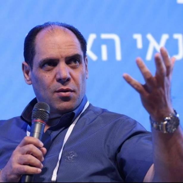 الإعلان عن فوز مدير الأخبار بإذاعة 