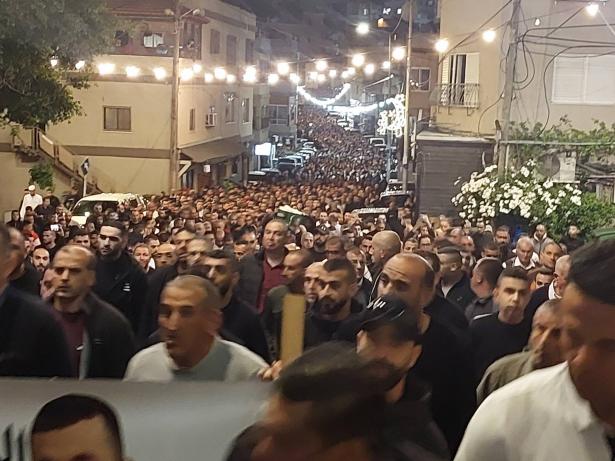 الالاف في تشييع جثمان الشاب مهند شلبي  في عين ماهل