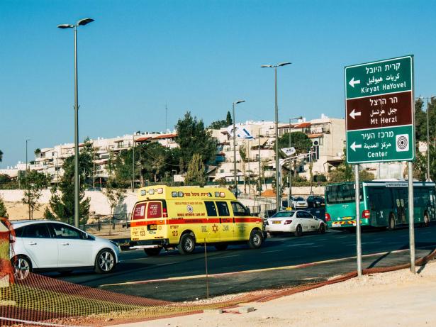 عملية إطلاق نار بالقرب من حي الشيخ جراح وإصابة مستوطنين بجراح متوسطة