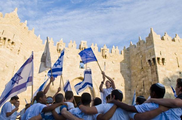 بهدف تمرير مسيرة الأعلام | اسرائيل ترفع حالة التأهب في القدس وشمال الضفة