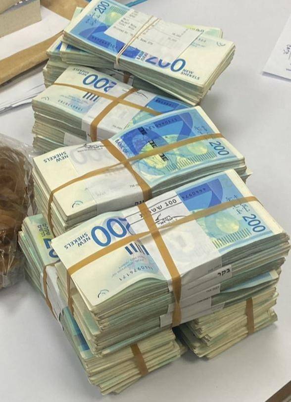 ضبط أسلحة و638 ألف شيكل في بيت بمعلوت- ترشيحا