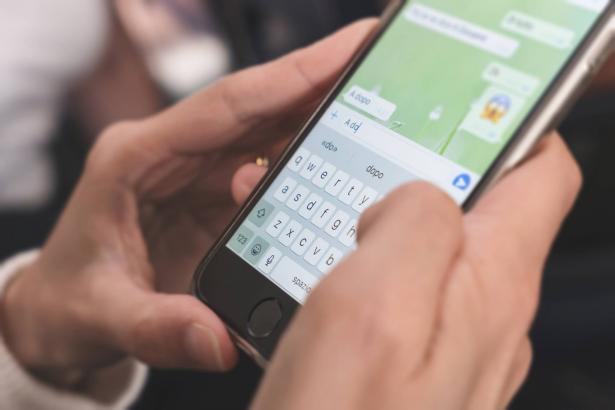 واتساب يعلن عن اقتراب إطلاق تحديث جديد للتطبيق يسمح بتحرير وتعديل الرسالة بعد ارسالها