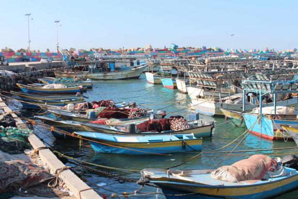 اعتقال خمسة صيادين في بحر غزة