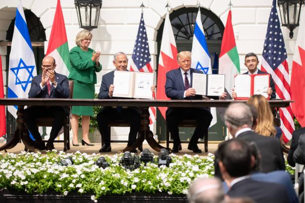 توقيع مذكرة تفاهم لتعزيز التعاون الصناعي بين الإمارات وإسرائيل