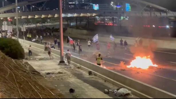 في أعقاب تصريحات نتنياهو| مظاهرات وإغلاق شوارع في مختلف مناطق البلاد