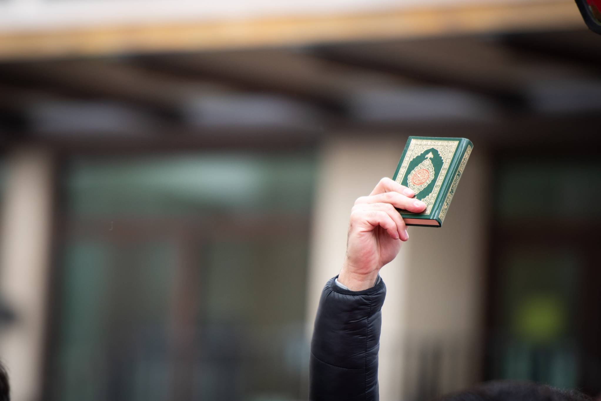 بعد حرق المصحف: السويد تسمح بحرق التوراة غدًا أمام السفارة الإسرائيلية