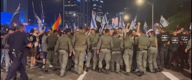 للأسبوع الـ30 على التوالي الآلاف يتظاهرون ضد حكومة نتنياهو