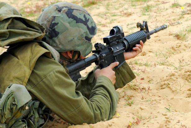 الجيش الإسرائيلي يقتحم مخيم جنين: مواجهات واعتقالات في الضفة الغربية