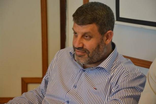 الطيرة |  رئيسُ البلدية مأمون عبد الحي يُلقي خطابًا في مظاهرة تل أبيب المركزية ضد حكومةِ نتنياهو