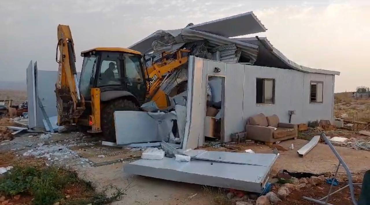 الجيش الإسرائيلي يخلي بؤرة استيطانية 