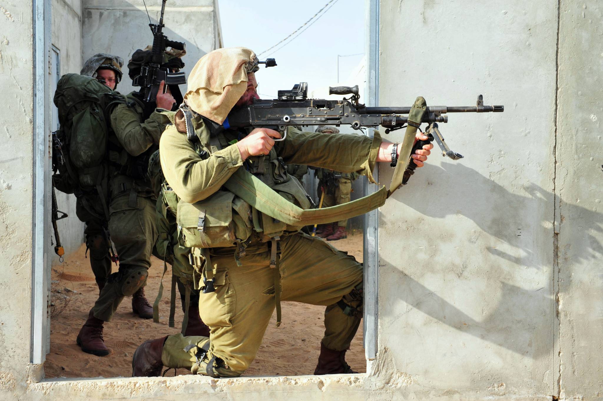 اقتحامات في مختلف مناطق الضفة الغربية، شملتها إعتقالات واشتباكات