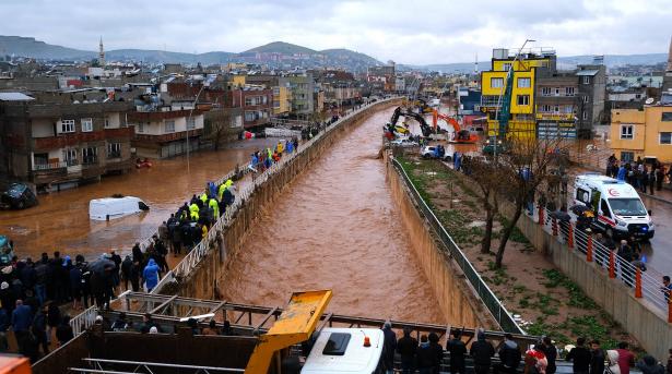 فيضانات جارفة في تركيا تخلّف 7 قتلى على الأقل وعشرات الجرحى