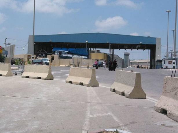 القوات الاسرائيلية تمنع تصدير وتسويق المنتجات الصناعية والزراعية من قطاع غزة