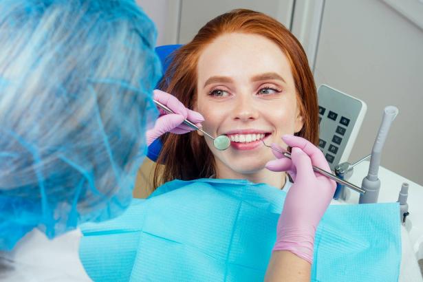 تبييض الأسنان، هل يمكن أن يكون هناك سيئات على قوة الأسنان وصحتها؟