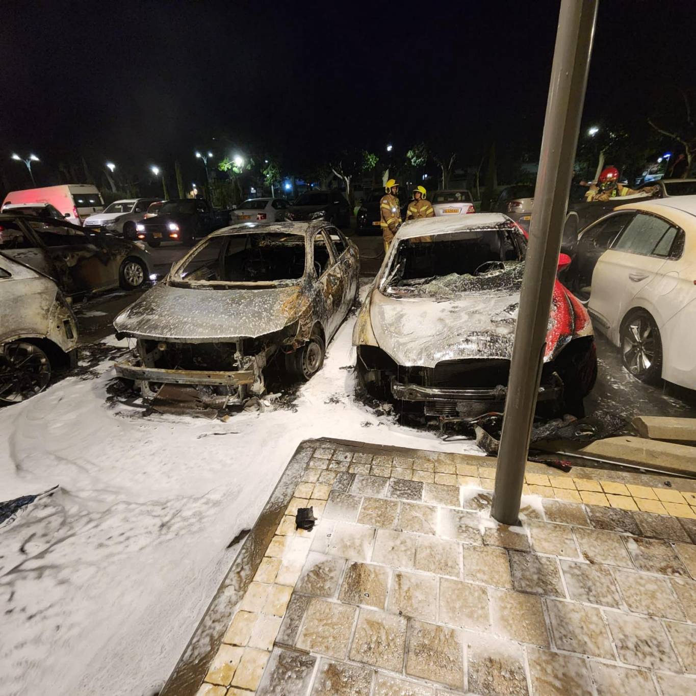 الخضيرة: حريق يصل لـ6 سيّارات