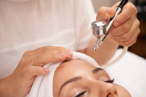 اجهزة الليزر البيتية لإزالة الشعر عن الجسم، ما مدى خطورة استخدامها؟