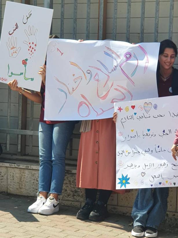 مجدالكروم| المئات من طلبة المدارس شاركوا في وقفة احتجاجية ضد تفشي العنف و الجريمة