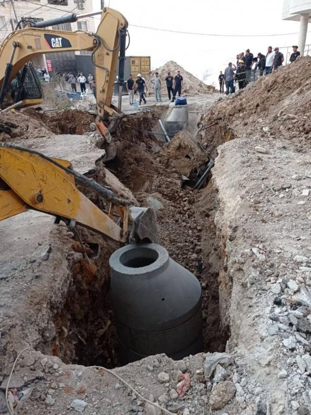 مصرع عاملين إثر انهيار تربة خلال أعمال بأحد شوارع نابلس