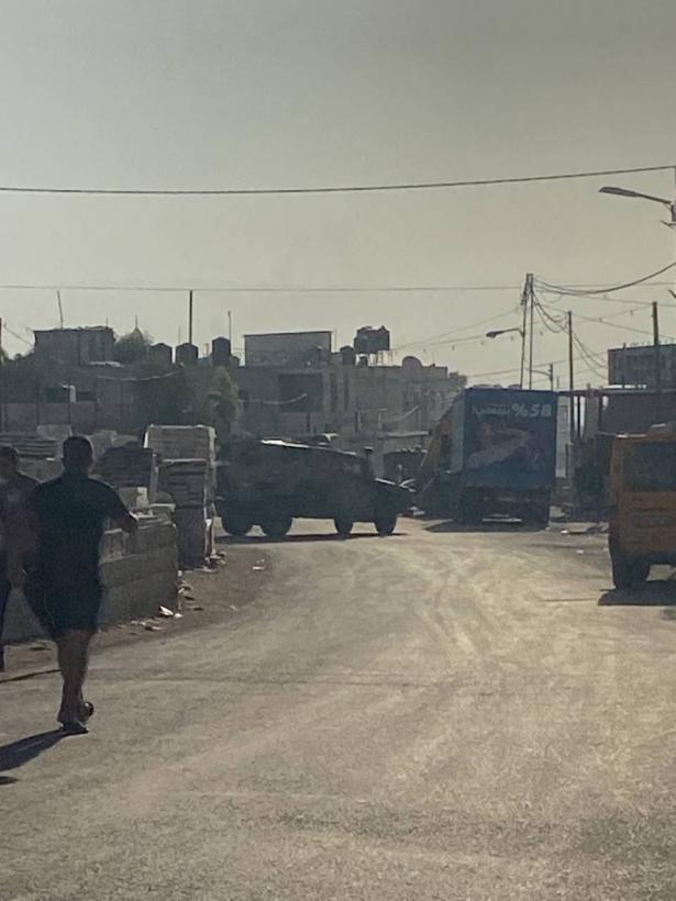 قوات الجيش الإسرائيلي تقتحم عقبة جبر وإصابة بالرّصاص الحي