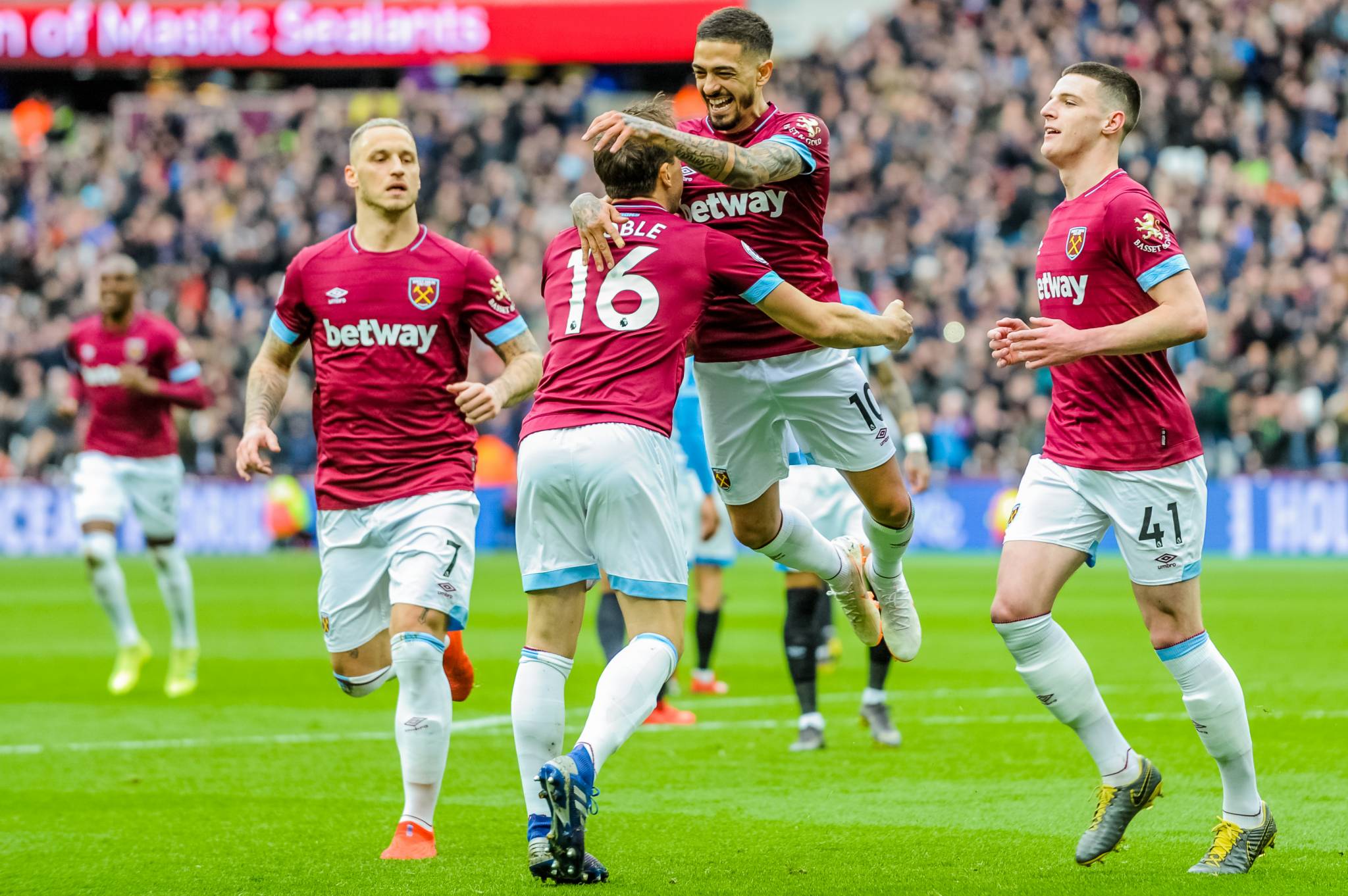 دوري الأبطال| فوز وست هام وروما وهزيمة برايتون وتعادل أياكس مع مارسيليا  