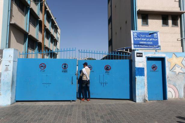 الأونروا: نزوح قرابة 74 ألف فلسطيني إلى المدارس  في غزة 