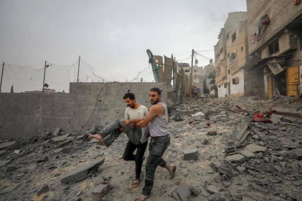 950 شهيدًا وما لا يقل عن 5000 مصاب و250 ألف فلسطيني نزح في غزّة