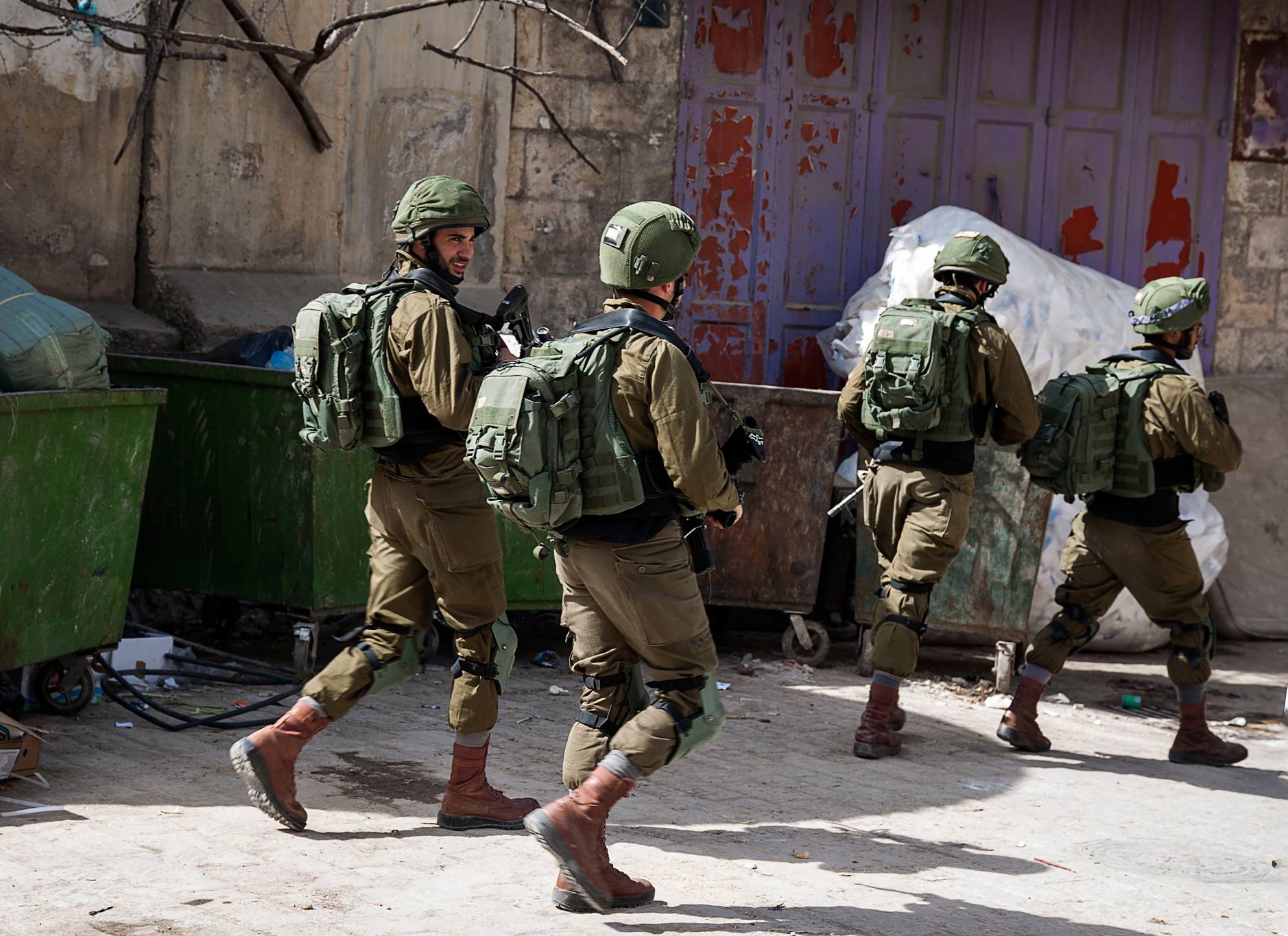 آخر المستجدات في الضفة الغربية| 70 معتقلاً فلسطينياً واشتباكات تسفر عن إصابات في الضفة 