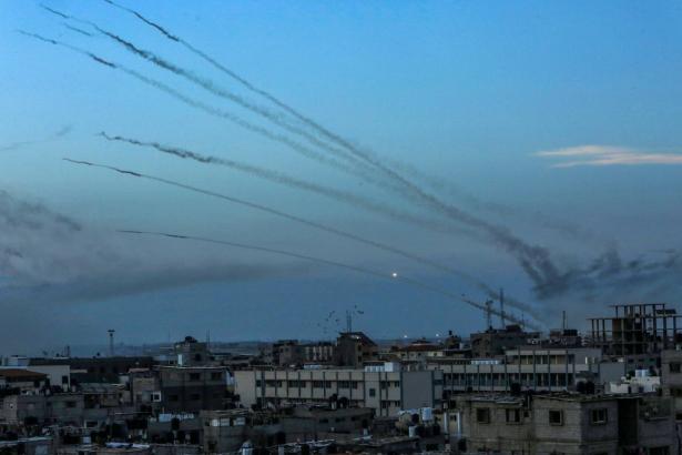 عشرون يومًا من الحرب على غزة| استمرار الغارات الإسرائيلية على القطاع