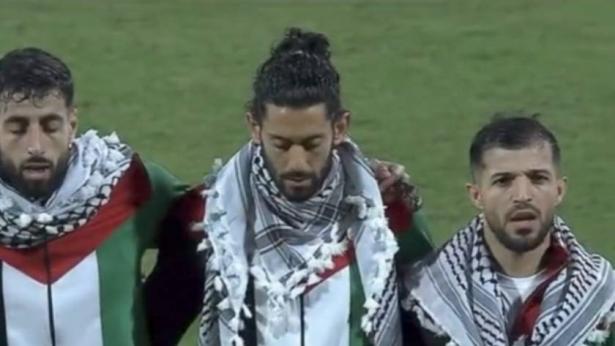 بسبب مشاركته بمباراة المنتخب الفلسطيني، وزير الرياضة يطالب بسحب الجنسية من لاعب الكرة عطاء جابر