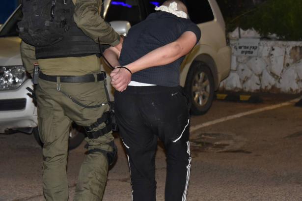 الطّيبة: اعتقال عشريني بشبهة نشره منشورات داعمة لحركة حماس