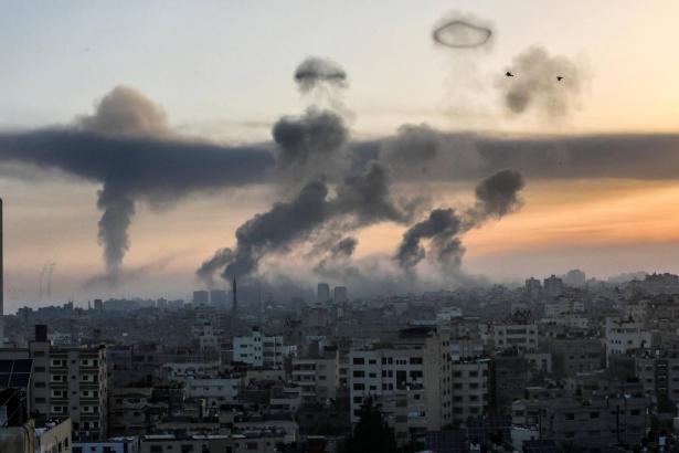 اليوم ال39 من الحرب على غزة| قصف إسرائيلي مستمر وتحذير من توقف مستشفيات القطاع