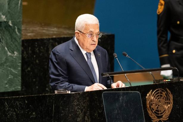 الرئيس محمود عباس يستقبل وزير خارجية بريطانيا في رام الله