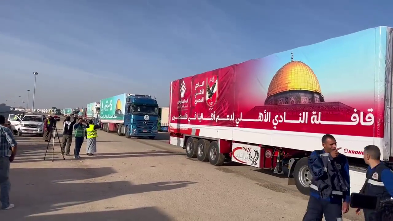 بموجب الهدنة المؤقتة|قوافل المساعدات تدخل قطاع غزة عبر معبر رفح