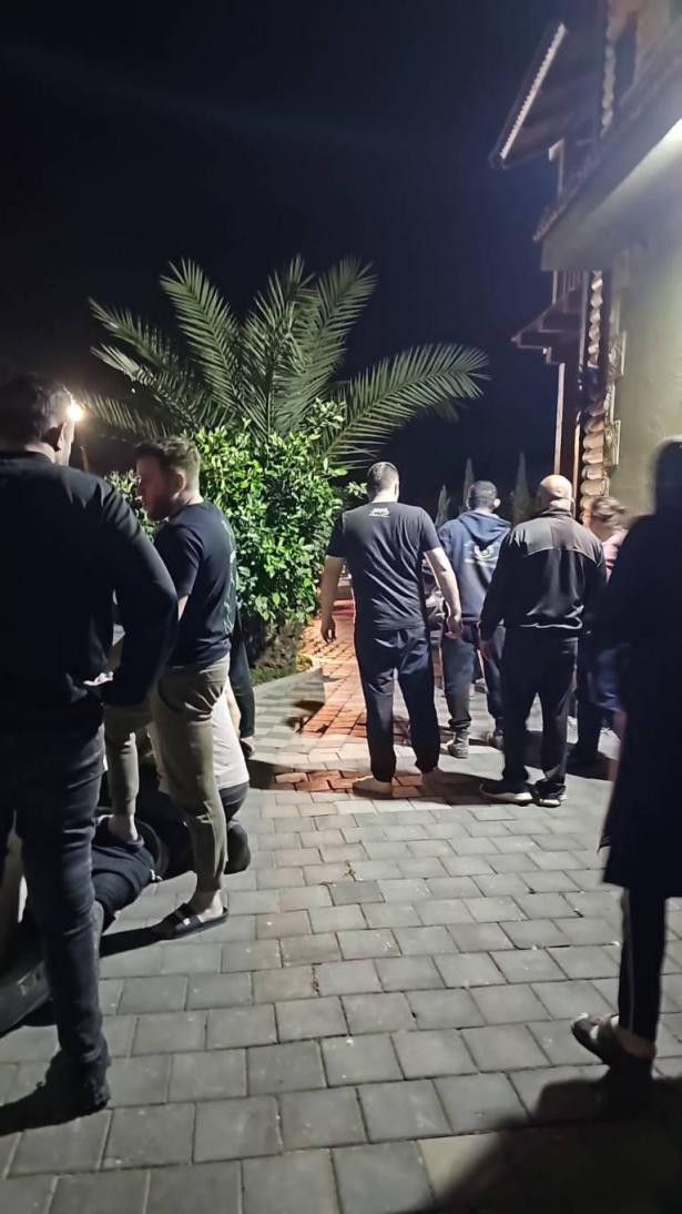 اعتداء مواطن يهودي على شاب عربي من مصمص داخل بيته!