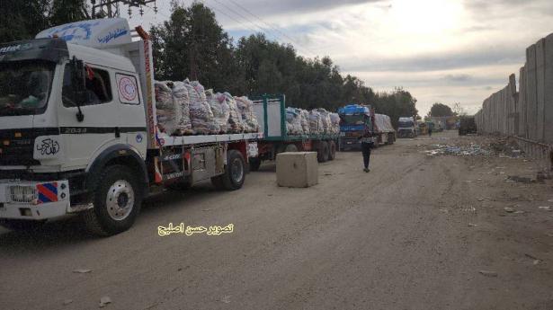 غزة: دخول 70 شاحنة مساعدات من الجانب المصري