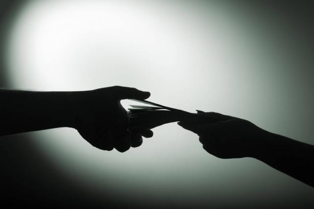زيادة في اللجوء الى السوق السوداء (shutterstock)