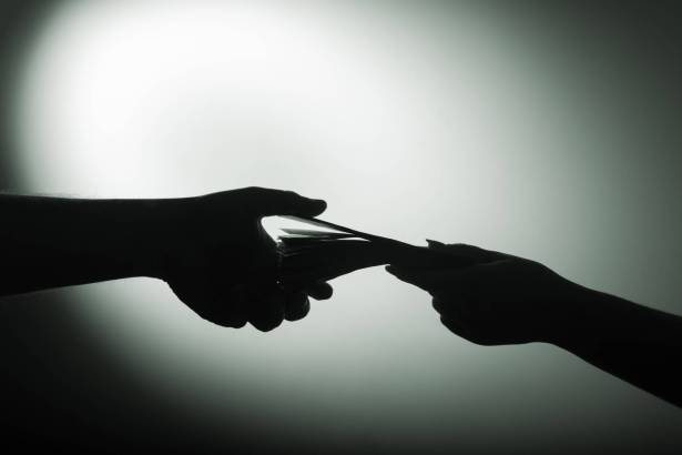 زيادة في اللجوء الى السوق السوداء (shutterstock)