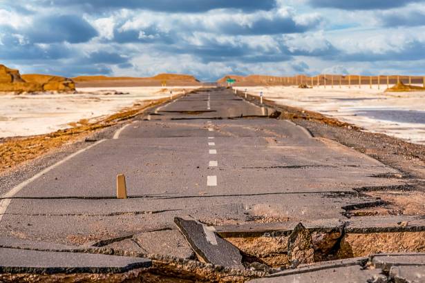 زلزال بقوة 4.6 درجات يضرب مدينة ورزقان في إيران 