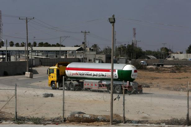 توقف دخول شاحنات المساعدات والوقود من معبر رفح بعد استئناف إسرائيل الحرب علي غزه