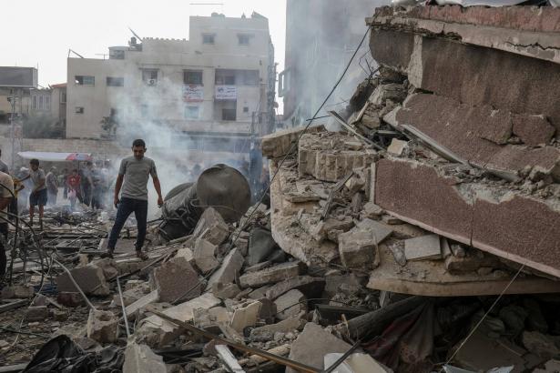 الحرب على غزة لليوم ال70| انقطاع الاتصالات وغارات عنيفة مستمرة على خانيونس ورفح