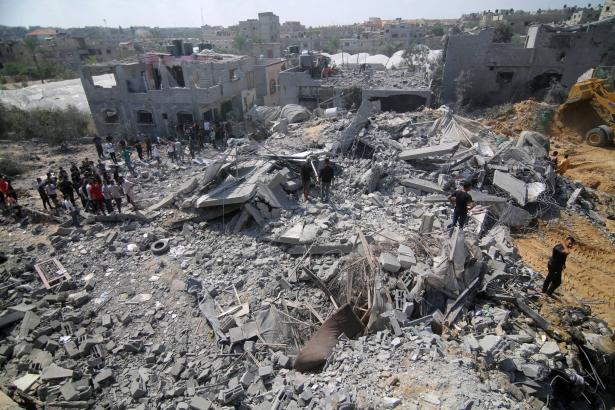 حرب غزة في يومها الـ67| غارات مستمرة على خانيونس واشتباكات في مناطق عدة