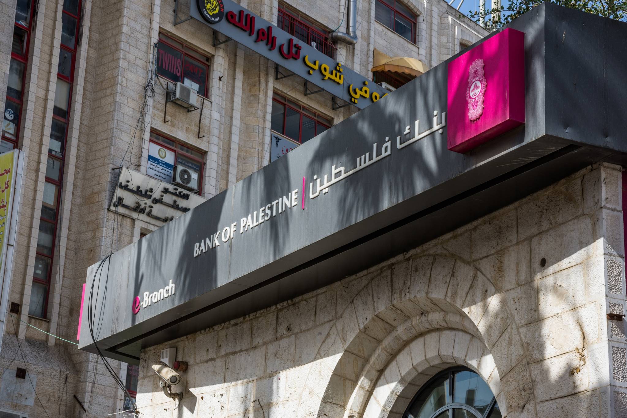 إيكونوميست: إسرائيل تخنق الاقتصاد في مناطق الضفة الغربية