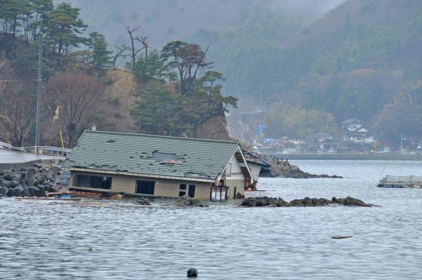 زلزال اليابان: مصرع العشرات وإجلاء أكثر من 51 ألف شخص