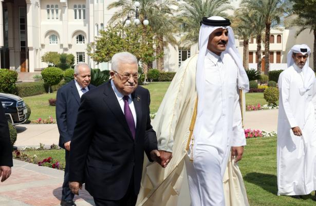 لبحث جهود إطلاق النار، الرئيس الفلسطيني يزور قطر