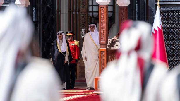 أمير الكويت الشيخ مشعل في زيارة للدوحة