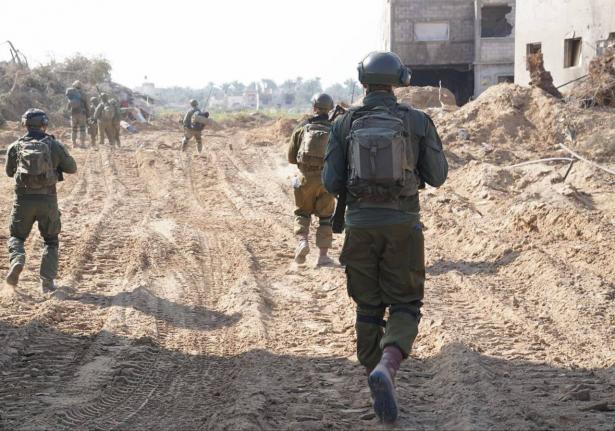الجيش الإسرائيلي يقر بمقتل ضابط وجنديين في معارك غزة

